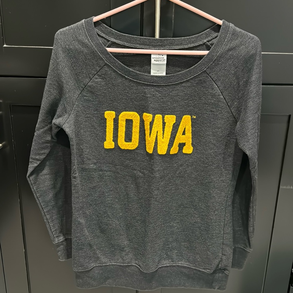 🦅Iowa HAWKEYES sweater S